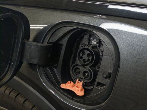 Used 2018 Chevrolet Bolt LT FWD image 5