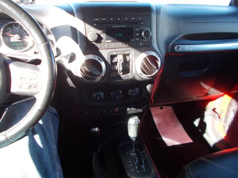 Used 2013 Jeep Wrangler Unlimited Sahara w/ Mopar Chrome Edition Group AWD/4WD image 11