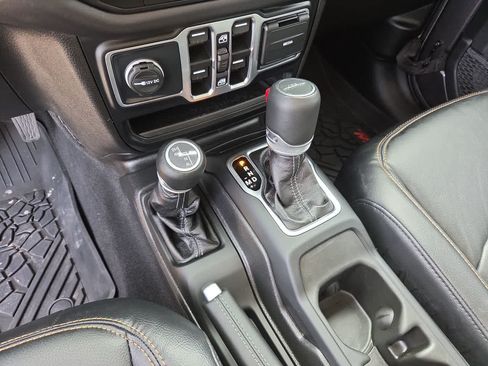 Used 2025 Jeep Gladiator Sport AWD/4WD image 25