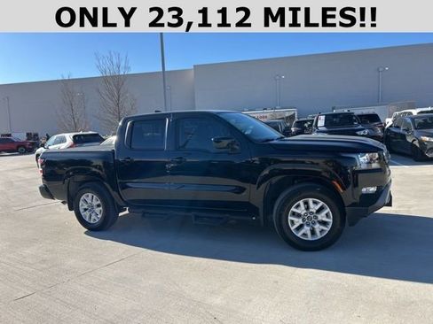 Used 2022 Nissan Frontier SV image 2