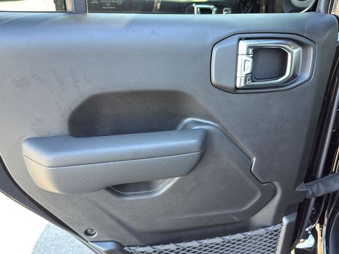 New 2025 Jeep Gladiator Sport image 25