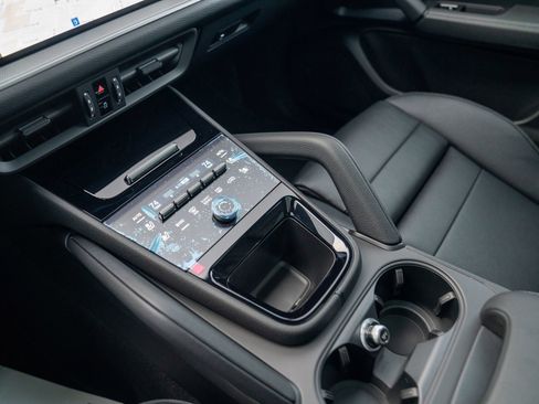 New 2026 Porsche Cayenne image 19