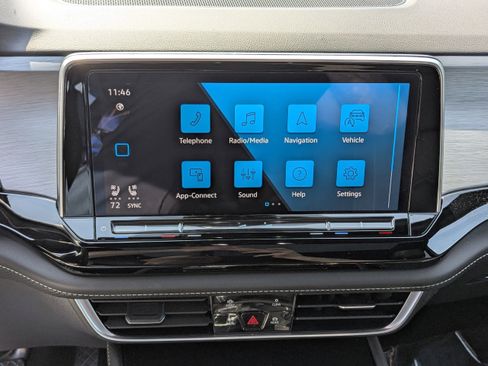 Used 2024 Volkswagen Atlas Cross Sport SE w/ Panoramic Sunroof Package FWD image 24