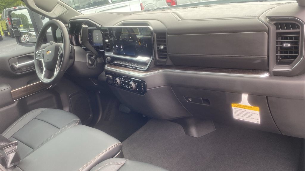 Used 2026 Chevrolet Silverado 2500 LT AWD/4WD image 11