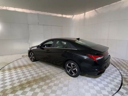 Used 2023 Hyundai Elantra Limited w/ Preferred Accessory Package image 9