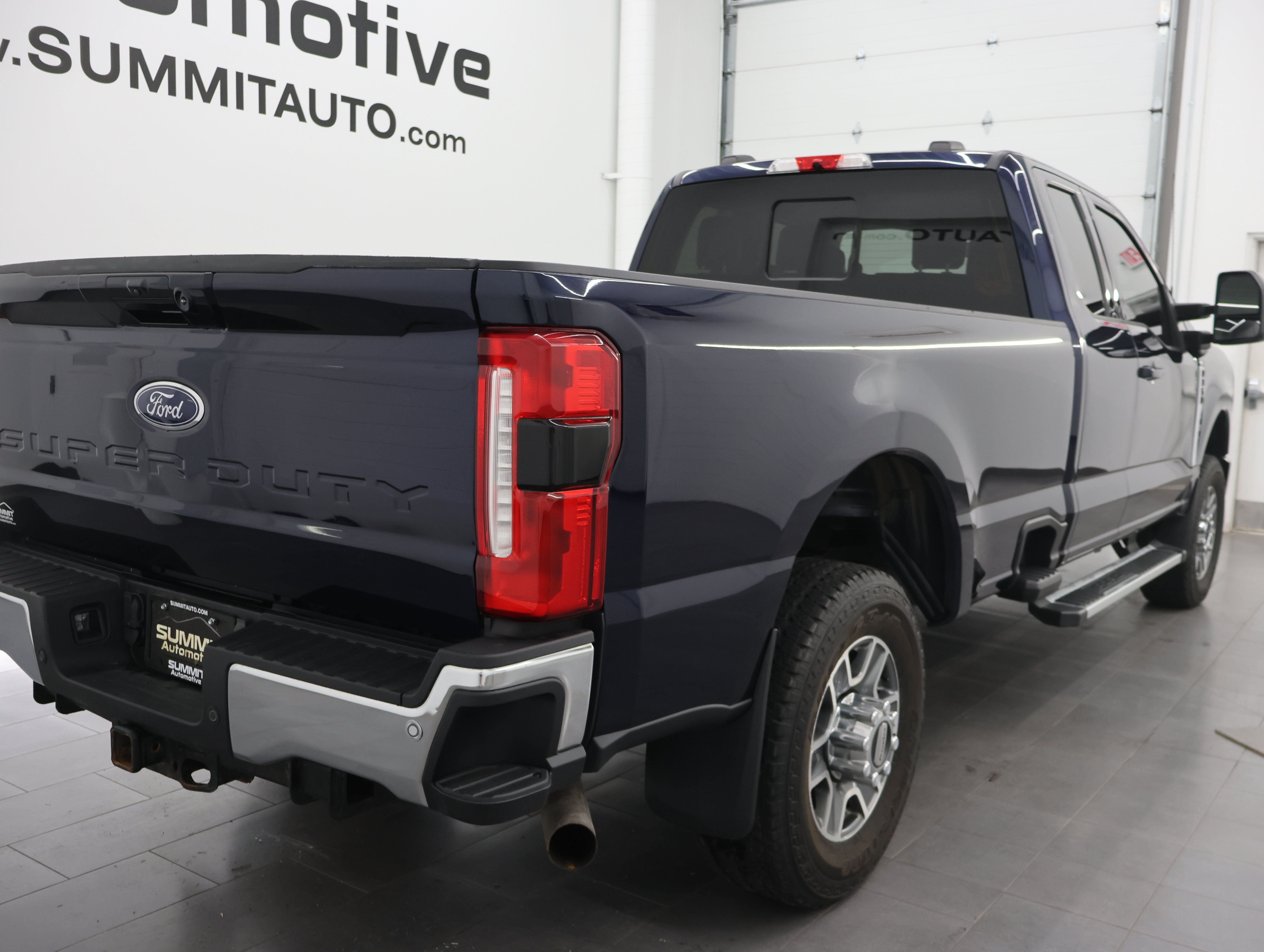 Used 2023 Ford F350 Lariat w/ FX4 Off-Road Package AWD/4WD image 4