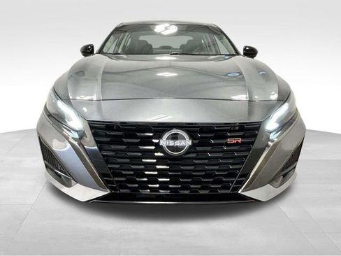 Used 2023 Nissan Altima 2.5 SR w/ SR Premium Package FWD image 7