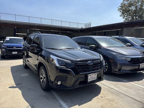 Used 2022 Subaru Forester Premium w/ Popular Package #1 AWD/4WD image 2