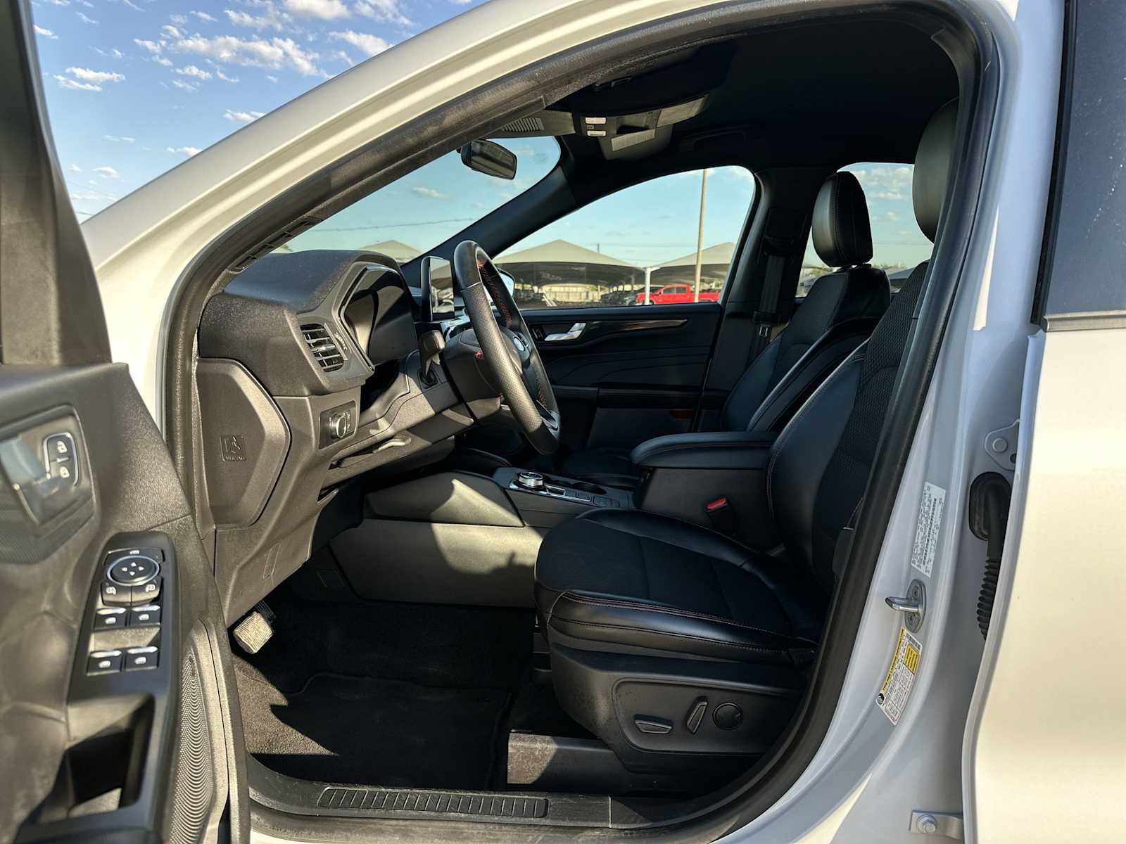 Used 2025 Ford Escape ST-Line AWD/4WD image 10