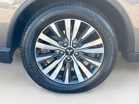 Used 2020 Mitsubishi Outlander ES image 32