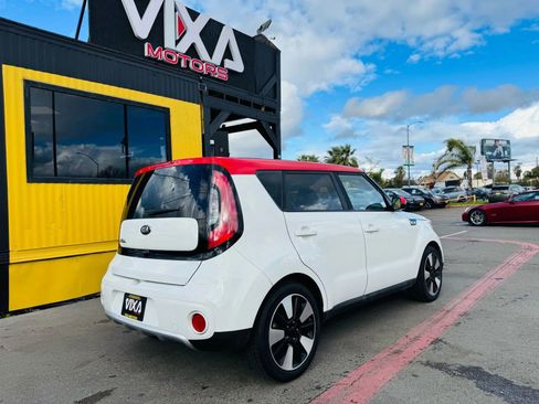 Used 2018 Kia Soul + image 5