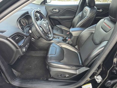 Used 2020 Jeep Cherokee Trailhawk w/ Comfort/Convenience Group image 6