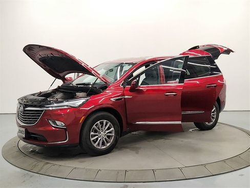 Used 2024 Buick Enclave Premium image 11