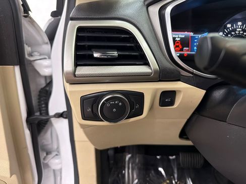 Used 2016 Ford Fusion SE FWD image 30