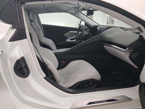 Used 2021 Chevrolet Corvette 3LT w/ Z51 Performance Package image 28