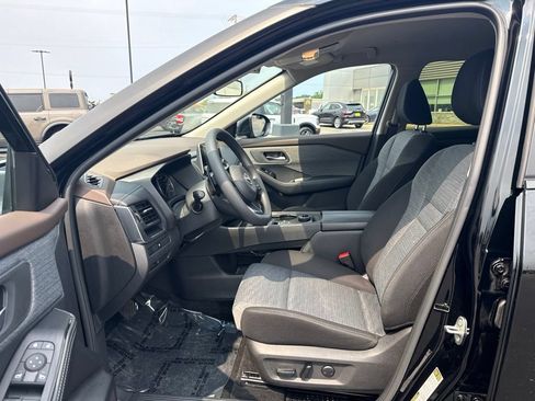 Used 2023 Nissan Rogue SV AWD/4WD image 14