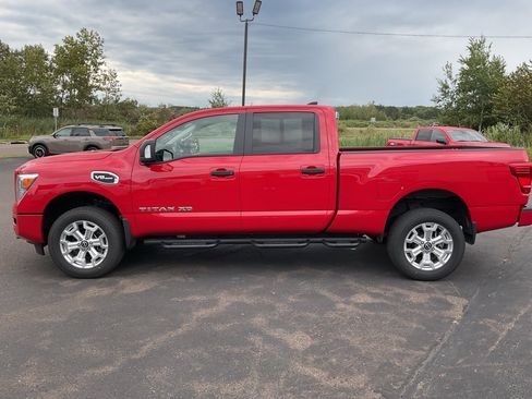 Used 2024 Nissan Titan SV w/ SV Convenience Package image 8