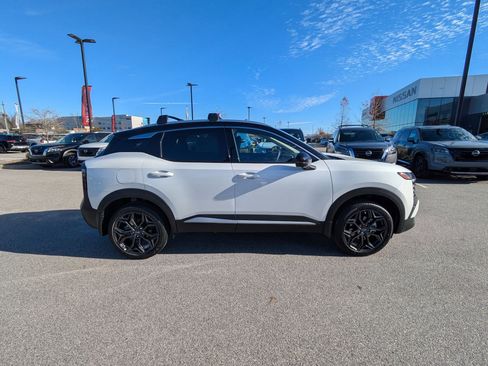 New 2026 Nissan Kicks SR w/ Cold Weather Package FWD image 2