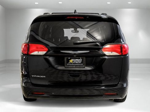 Used 2020 Chrysler Voyager Lxi image 7