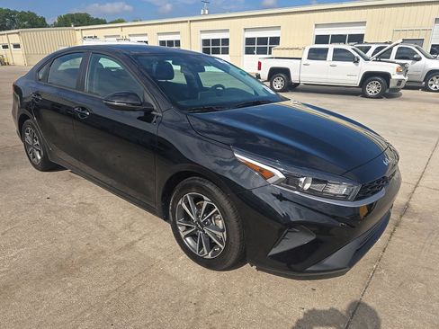 Used 2024 Kia Forte LXS w/ LXS Technology Package FWD image 5