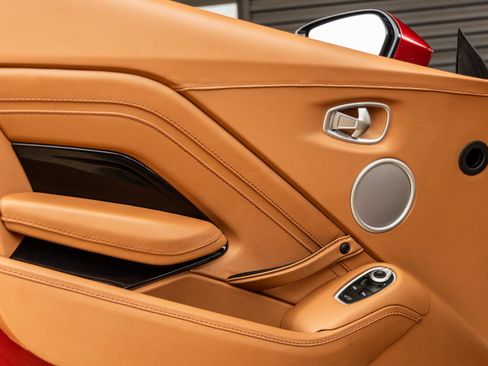 Used 2020 Aston Martin V8 Vantage Coupe RWD image 18