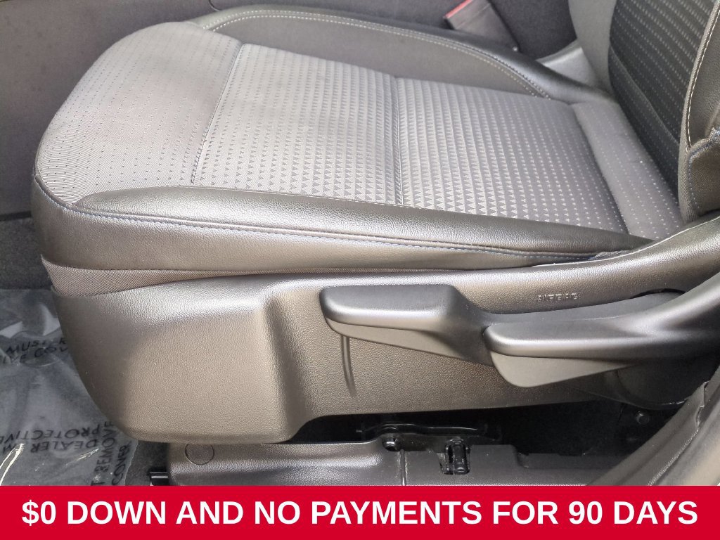 Used 2025 Chevrolet Trax LT w/ LT Convenience Package FWD image 14