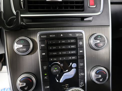 Used 2016 Volvo V60 T5 Cross Country Platinum image 37