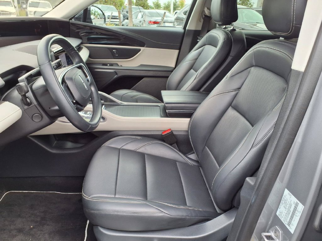 Used 2024 Lincoln Nautilus Premier AWD/4WD image 25