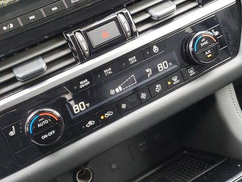 Certified 2025 Nissan Pathfinder SL image 18