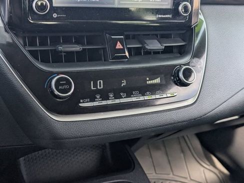 Used 2022 Toyota Corolla LE image 28
