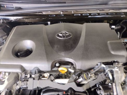 Used 2020 Toyota Camry SE w/ Convenience Package FWD image 7
