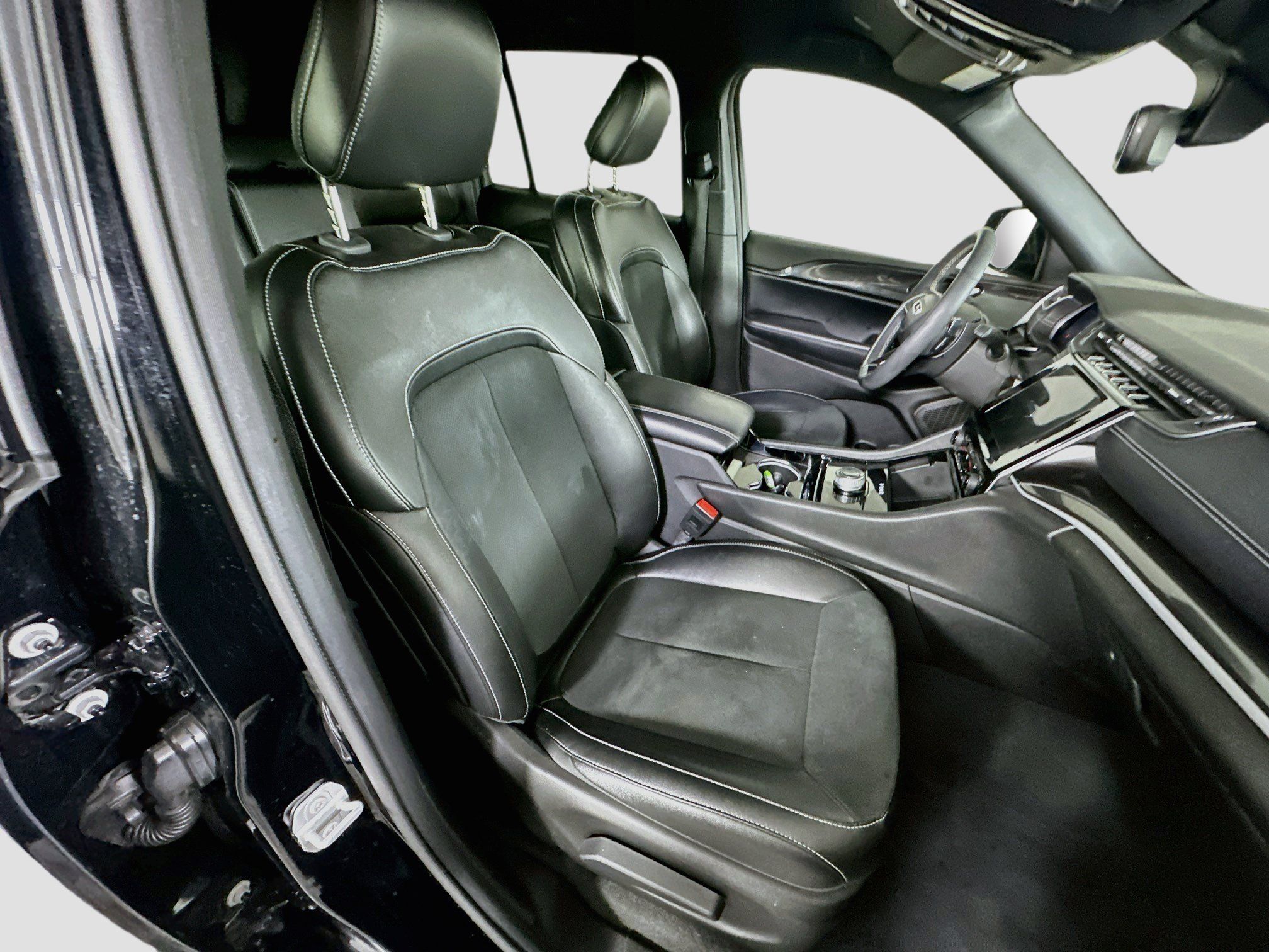 Used 2023 Jeep Grand Cherokee Altitude RWD image 30