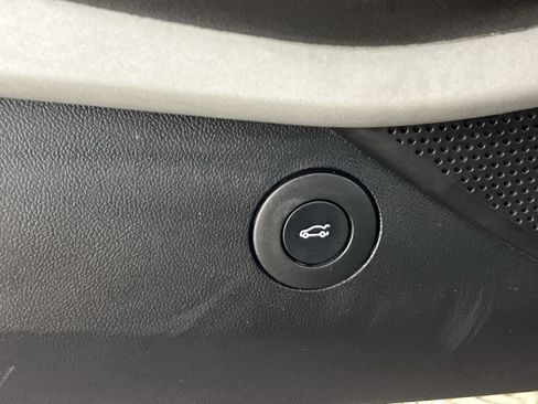 Used 2021 Chevrolet Camaro LT RWD image 31