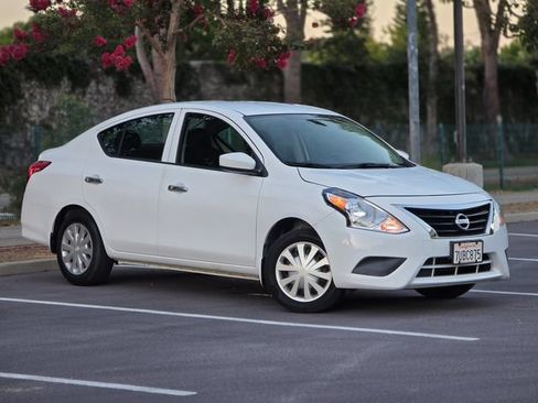 Used 2016 Nissan Versa S FWD image 3