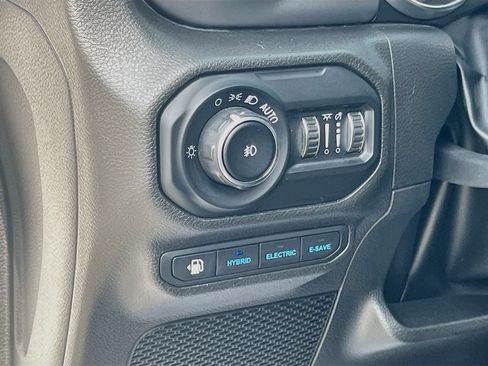 Used 2022 Jeep Wrangler Unlimited Rubicon 4xe AWD/4WD image 10