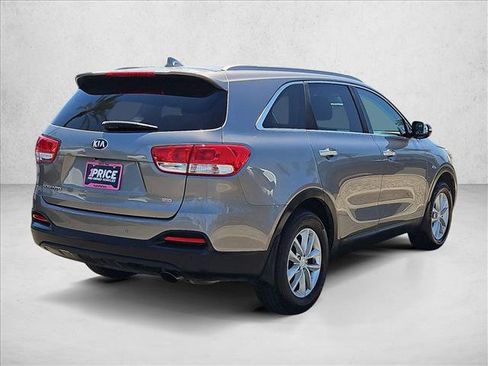 Used 2018 Kia Sorento FWD image 5