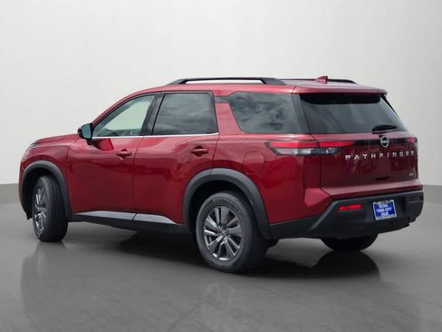 Used 2024 Nissan Pathfinder SV FWD image 4