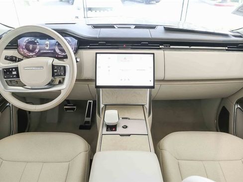 New 2024 Land Rover Range Rover SV image 13