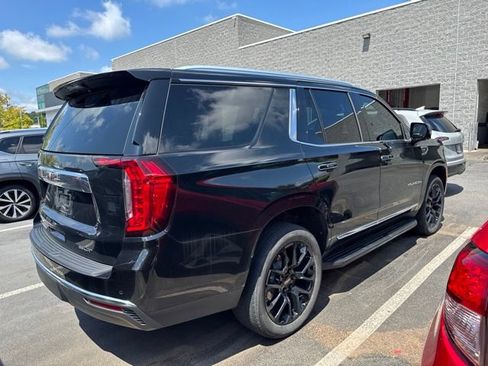 Used 2023 GMC Yukon SLT w/ SLT Luxury Package RWD image 4