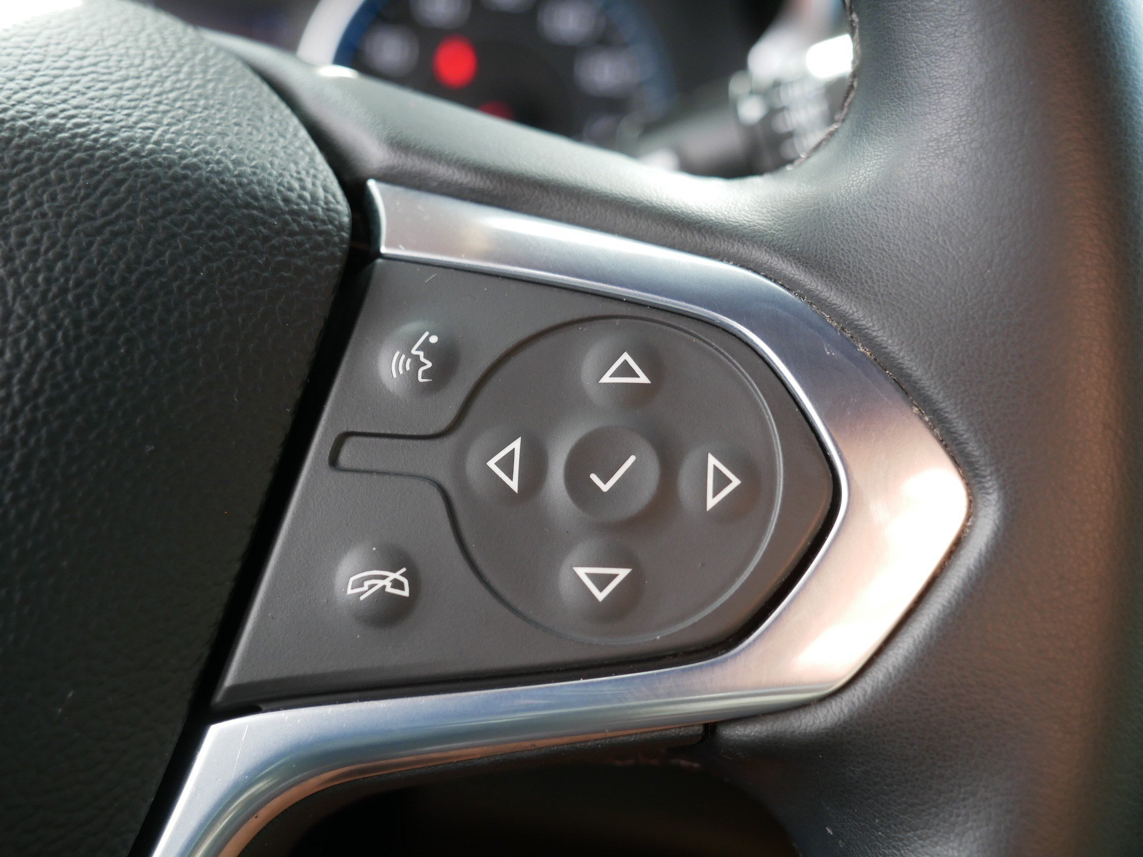 Used 2023 Chevrolet Traverse LT FWD image 29