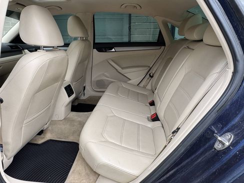 Used 2015 Volkswagen Passat TDI SE FWD image 28