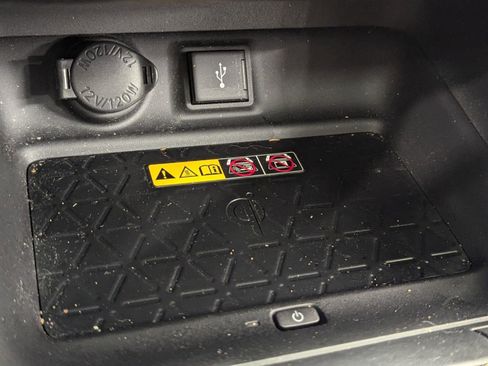 Used 2022 Toyota RAV4 XLE Premium image 31