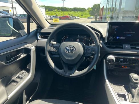 Used 2025 Toyota RAV4 LE AWD/4WD image 11