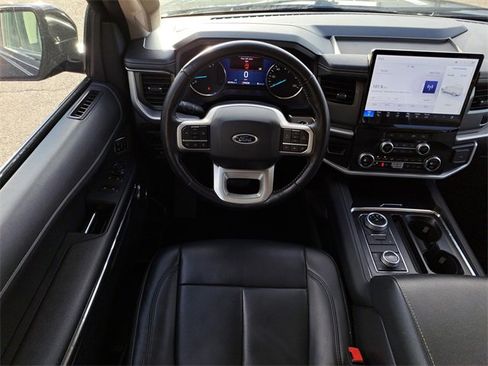 Used 2024 Ford Expedition XLT image 11