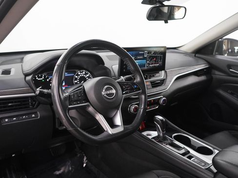 Used 2024 Nissan Altima 2.5 SV w/ SV Premium Package AWD/4WD image 23
