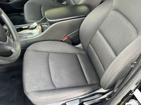 Used 2020 Chevrolet Malibu LS image 30