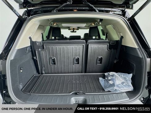 New 2025 Nissan Pathfinder Platinum w/ Black Appearance Package image 28