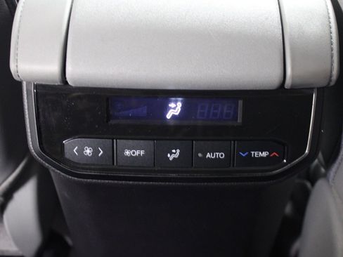 Used 2021 Toyota Highlander XLE image 42