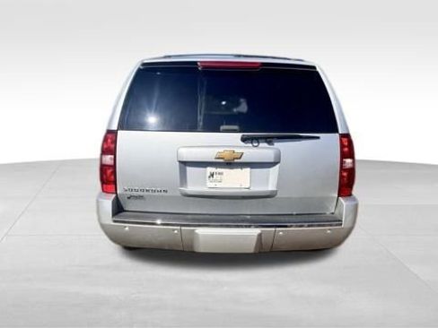 Used 2013 Chevrolet Suburban LTZ image 8