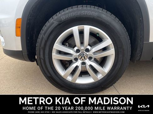 Used 2013 Volkswagen Tiguan S image 10